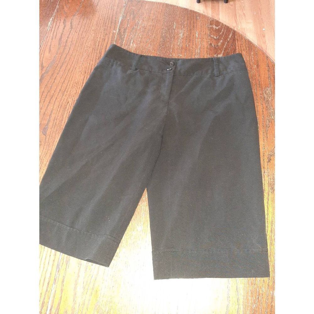 Size 8 New Directions Black Double Button Bermuda Long Shorts Mid Rise